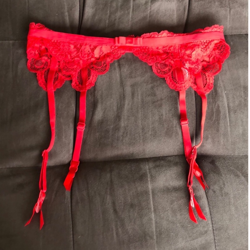 Victoria’s Secret XS/S red garter
